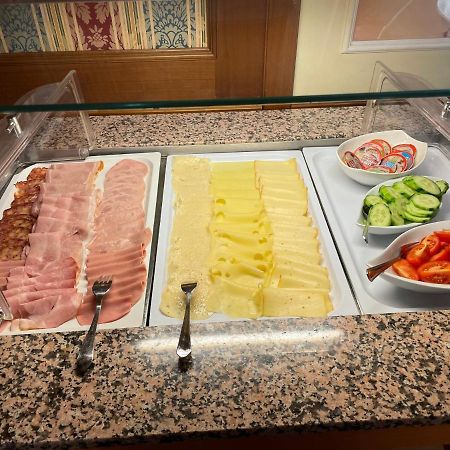 Hotel Restaurant Wallner I Contactless Check-In Sankt Valentin Exterior foto