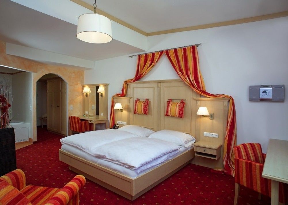 Hotel Restaurant Wallner I Contactless Check-In Sankt Valentin Exterior foto