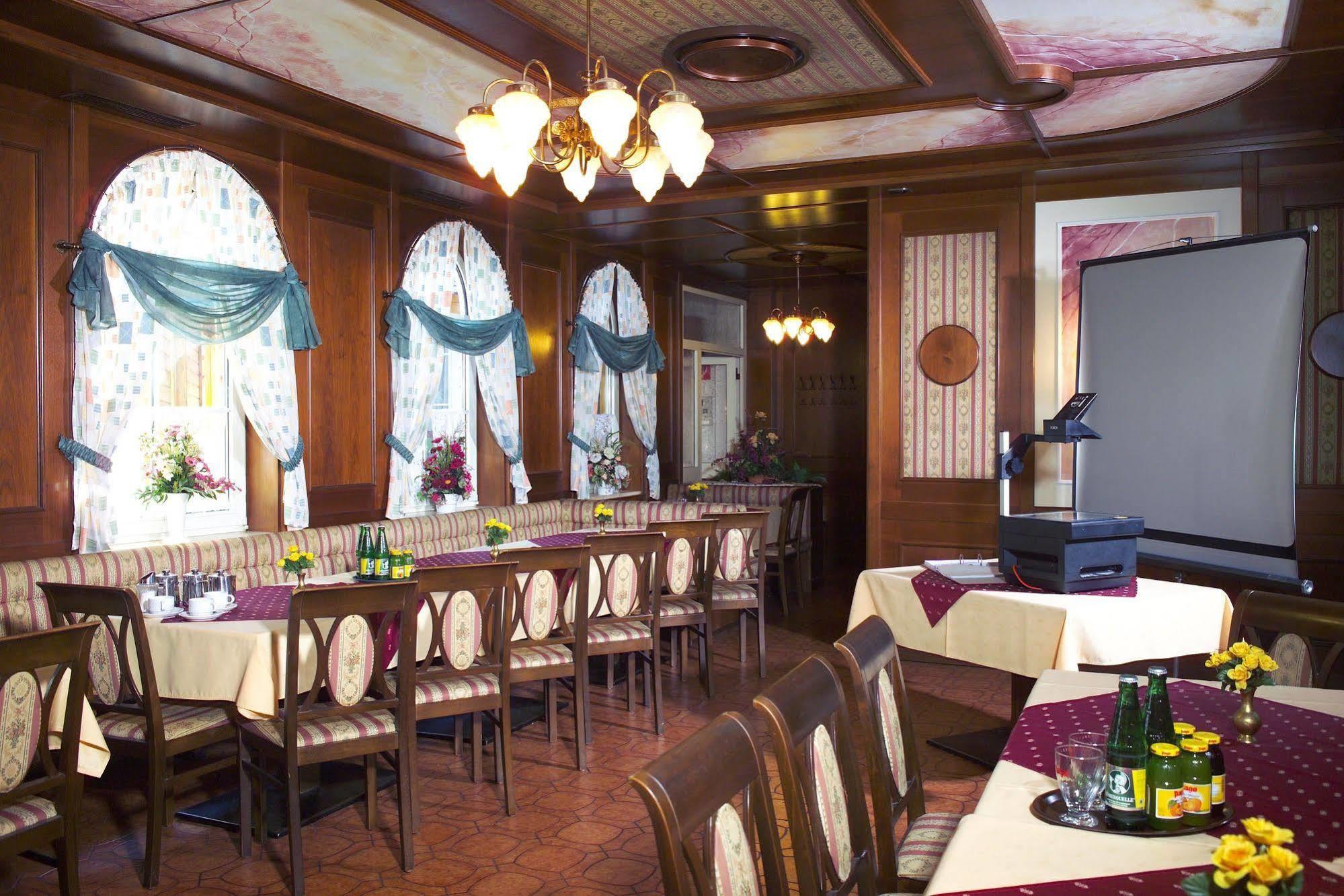 Hotel Restaurant Wallner I Contactless Check-In Sankt Valentin Exterior foto