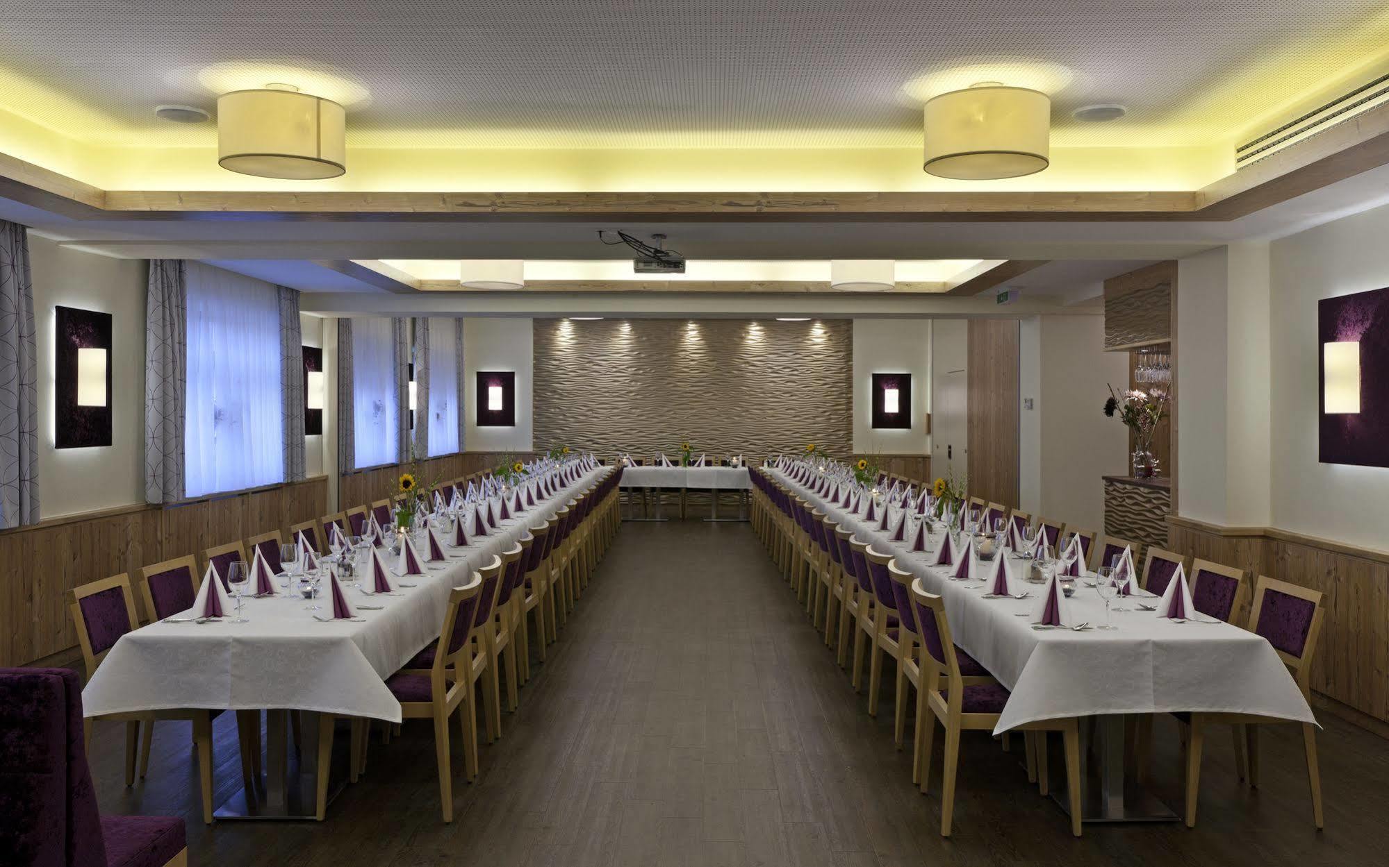 Hotel Restaurant Wallner I Contactless Check-In Sankt Valentin Exterior foto